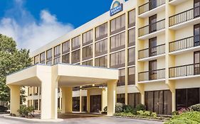 Days Inn & Suites By Wyndham Se Columbia Ft Jackson